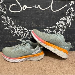 HOKA ONE W Arahi 4